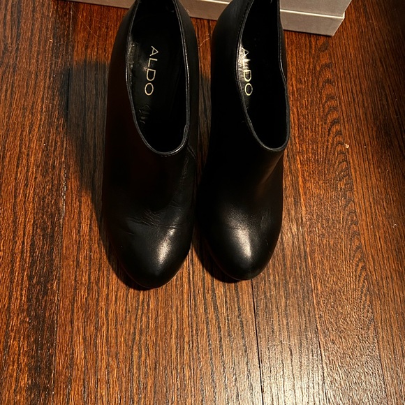 Black high heel booties - Picture 2 of 3